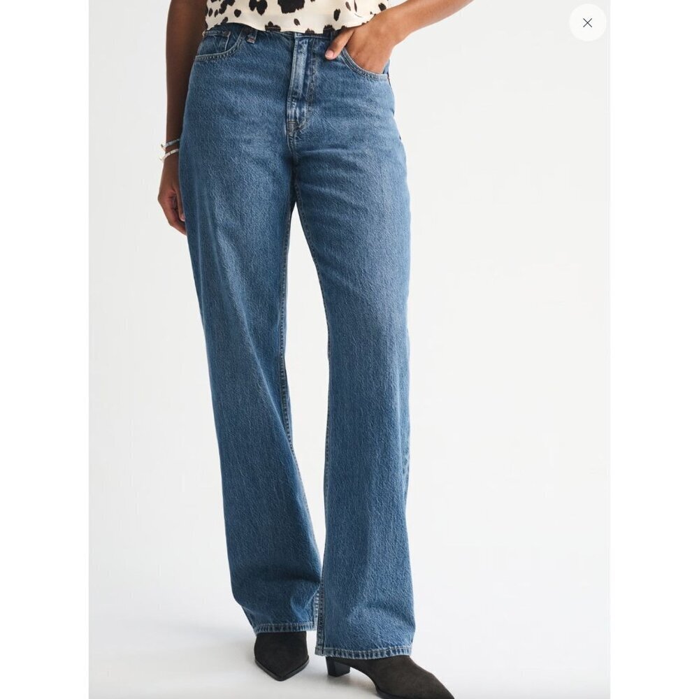 Abercrombie Curve Love High Rise Loose Jean in Medium Wash Size 34